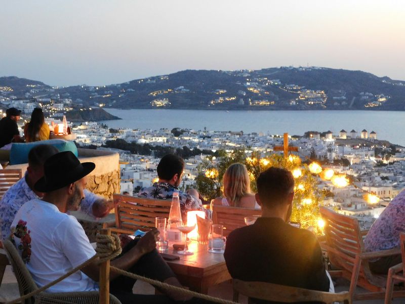 mykonos_party